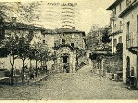 054 la piazza con arco 2 1929